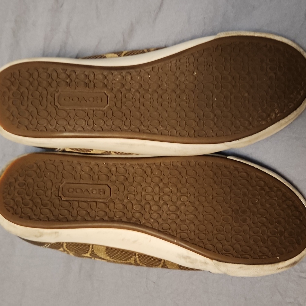 SHOES - Picture 3 of 4